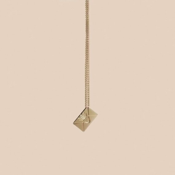 mini collier enveloppe hermes lettre