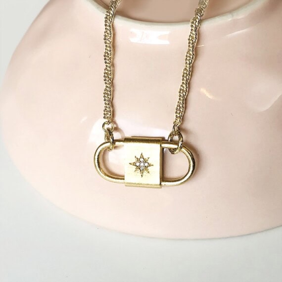 collier thaïs étoile chez poisson plume bijoux
