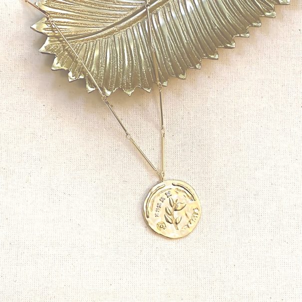 Collier médaille shirine nature feuillage