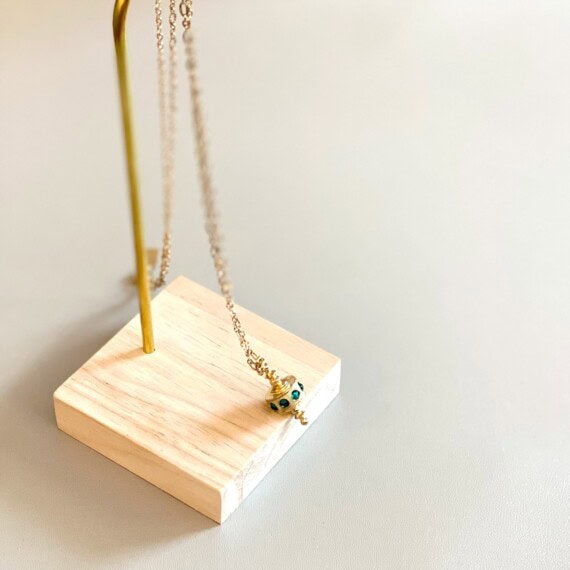 collier toupie vert ermeraude chez poisson plume bijoux