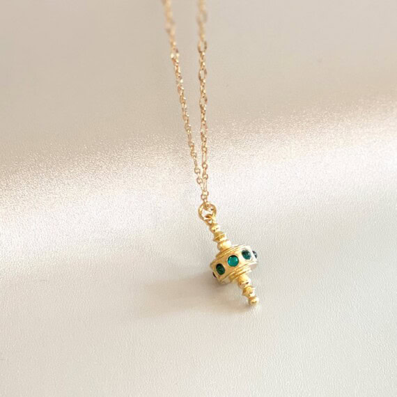collier toupie vert ermeraude chez poisson plume bijoux