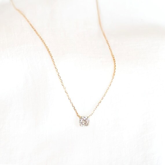 Collier Capucine solitaire plaque or chez poisson plume bijoux