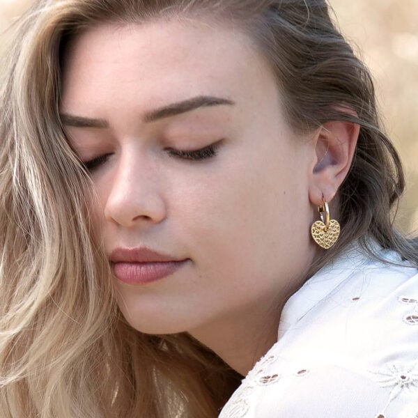 boucles d'oreilles cœur Linda - créoles dorées femme zoom