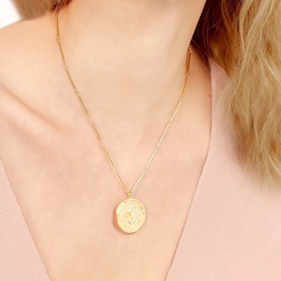Collier médaille ancienne
