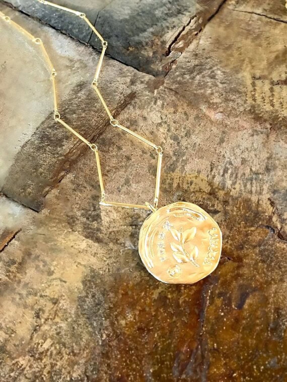 Collier médaille shirine
