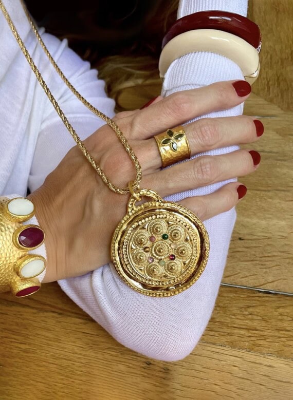 bijoux dear charlotte et sautoir gravé médaillon multi-pierres femme