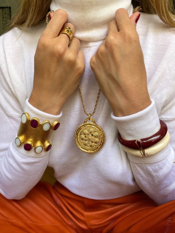 bijoux dear charlotte et sautoir gravé médaillon multi-pierres femme