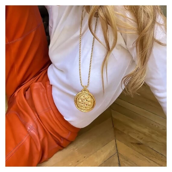 bijoux dear charlotte et sautoir gravé médaillon multi-pierres femme