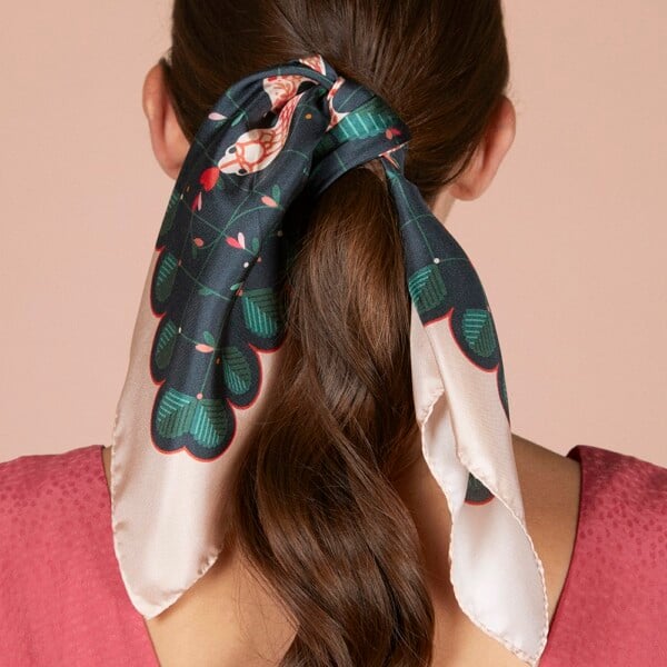Foulard Jardin d'Eden. Fabrication française. Une création Christelle dit Christensen.