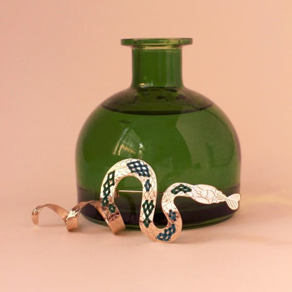 broche serpent fabriquée et tissée en france. Artisanat. Créatrice Christelle dit Christensen