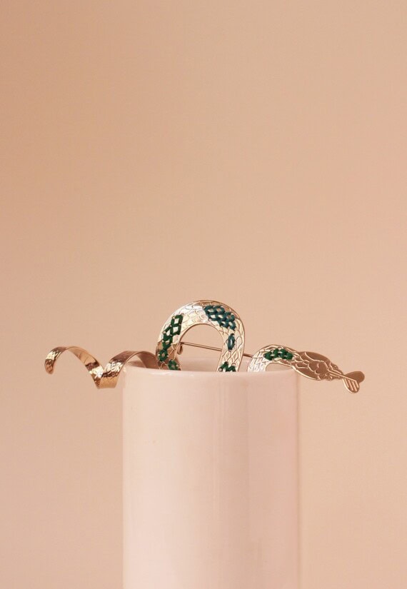 broche serpent fabriquée et tissée en france. Artisanat. Créatrice Christelle dit Christensen