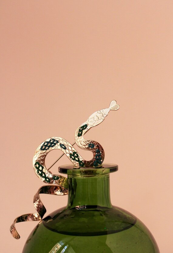 broche serpent fabriquée et tissée en france. Artisanat. Créatrice Christelle dit Christensen