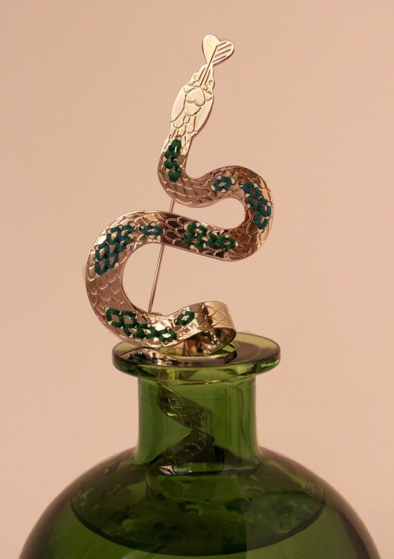 broche serpent fabriquée et tissée en france. Artisanat. Créatrice Christelle dit Christensen