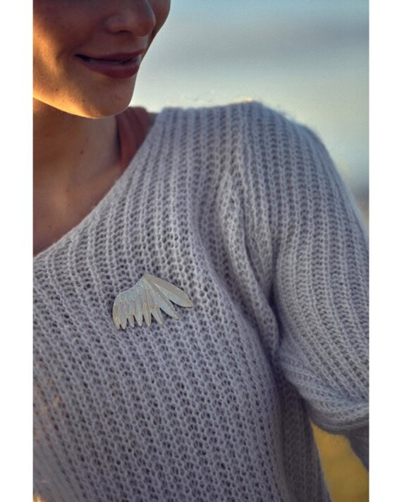 grande broche plumage dorée