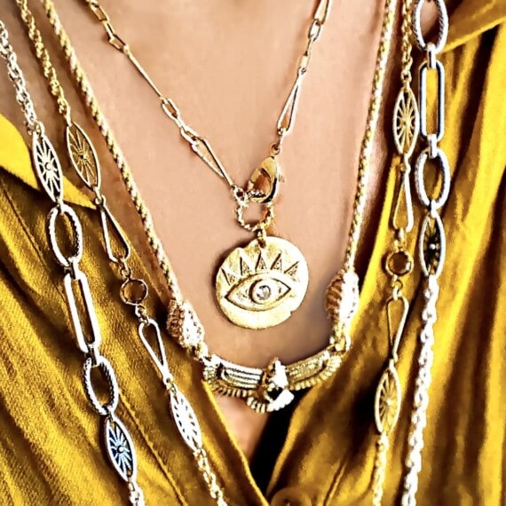 Collier oeil médaille
