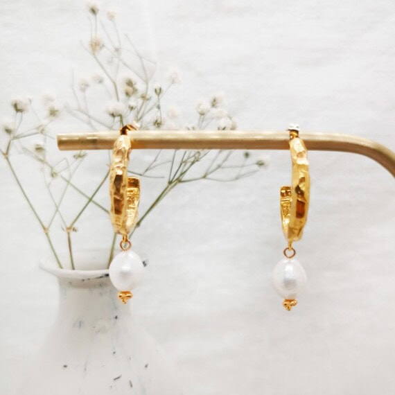 Boucles d'oreilles Amani. Créoles perles