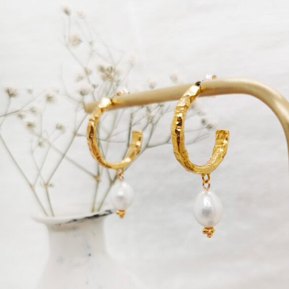 Boucles d'oreilles Amani. Créoles perles