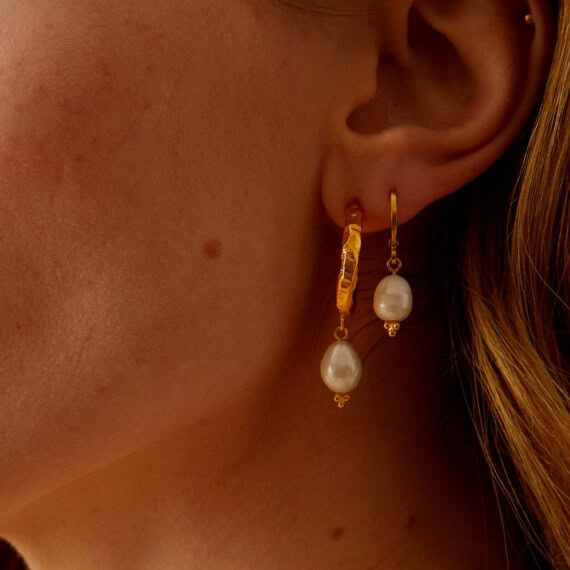 Boucles d'oreilles Amani. Créoles perles - mix avec les boucles d'oreilles perles amista