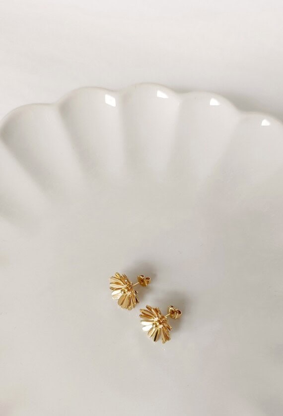 Puces Linette dorées - Boucles d'oreilles fleurs