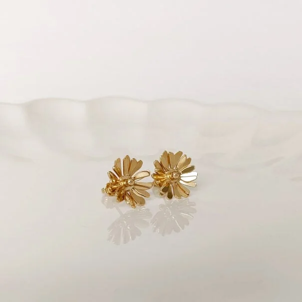 Puces Linette dorées - Boucles d'oreilles fleurs