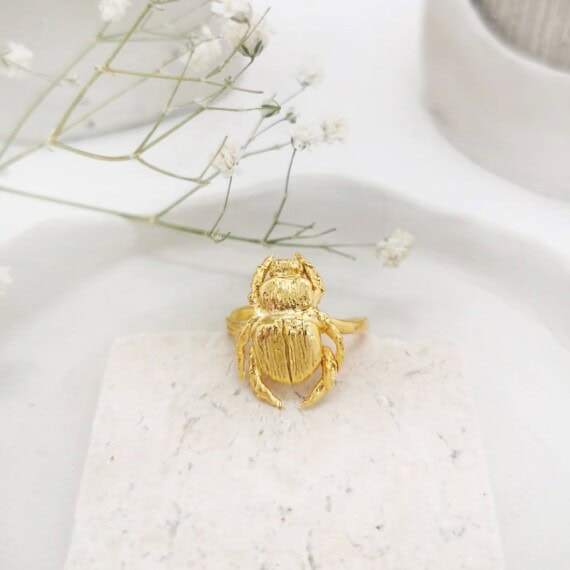 bague Iépa. Bague scarabée totem. Bijou femme Elise Tsikis