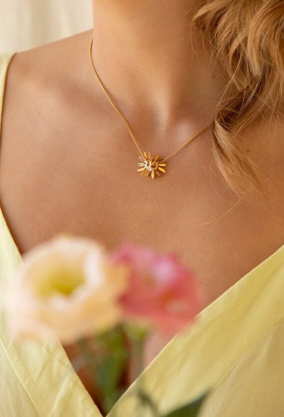 collier Florette. Bijou fleur. Bijou doré