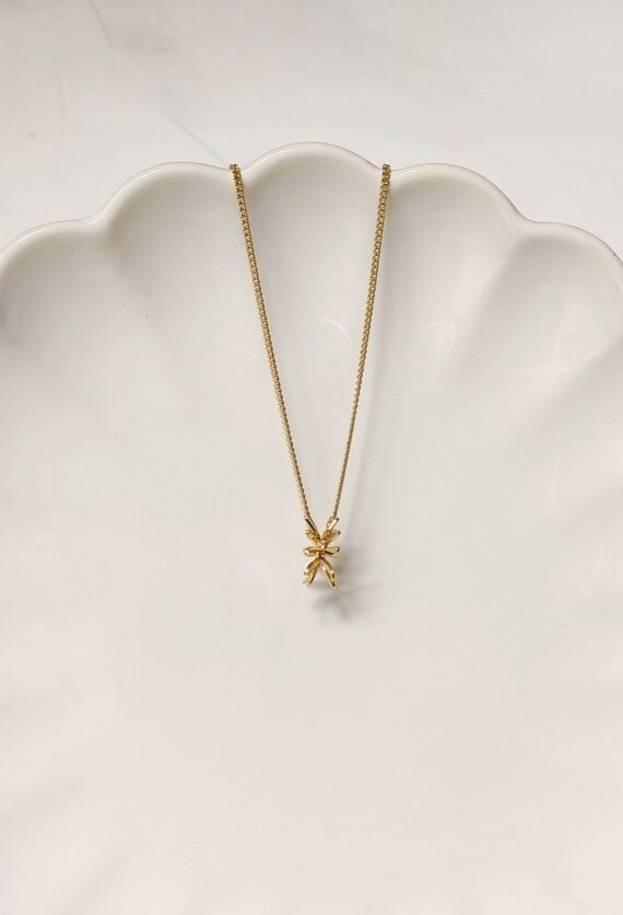 collier Florette. Bijou fleur. Bijou doré