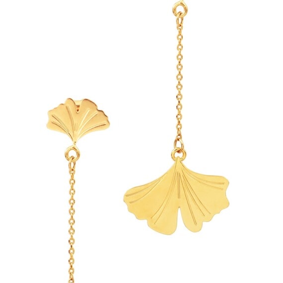 zoom sur les boucles d'oreilles éventails Ginkgo