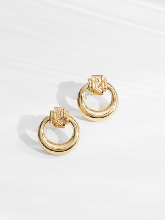 boucles d'oreilles gyptis. Présentation de ces boucles d'oreilles dorées à l'or fin.