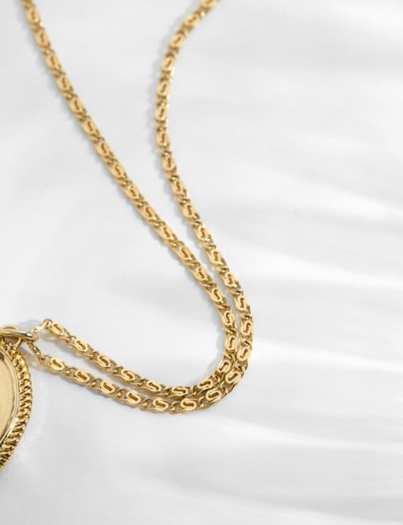 Collier zoom sur la chaîne