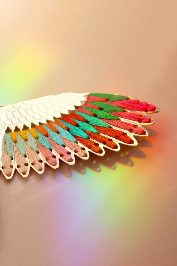 broche perroquet détail aile plumes