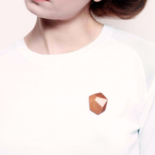 Broche rovak en bois