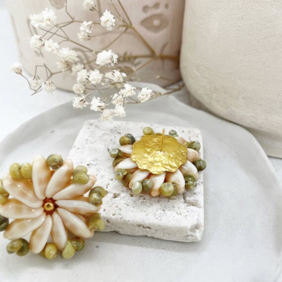 Boucles d'oreilles fleurs DIOLA - bijoux de haute fantaisie en coquillage, made in Paris