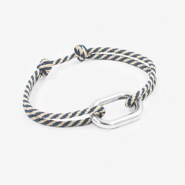 Bracelet Grand Maillon Toile en plaqué argent. Cordon rayé blanc et bleu.