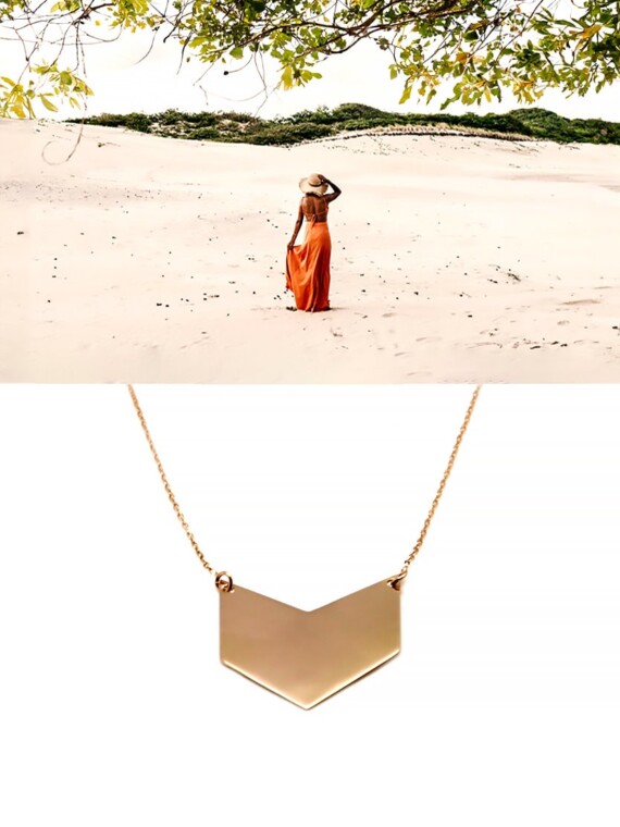 collier chevron swing plaque or