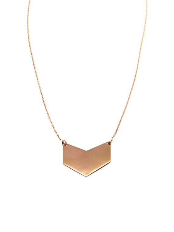 collier chevron swing plaque or