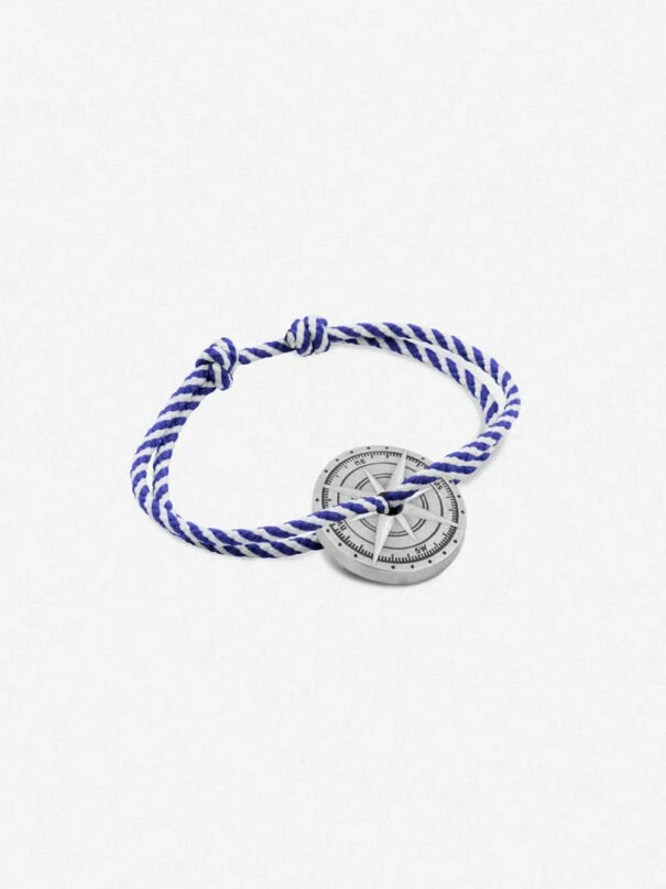 Bracelet fantaisie Rose des vents Grec. Cordon rayé bleu marine et blanc