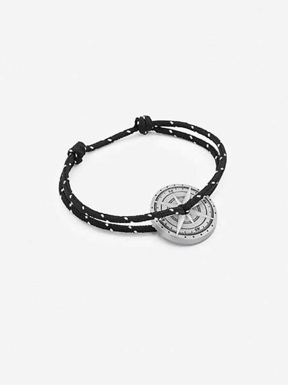 bracelet fantaisie Rose des vents tempête. Cordon noir et blanc