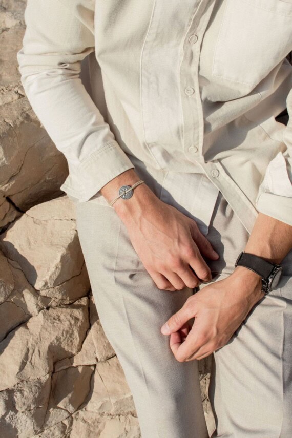 Bracelet fantaisie Rose des vents ZEPHIR. Cordon beige.