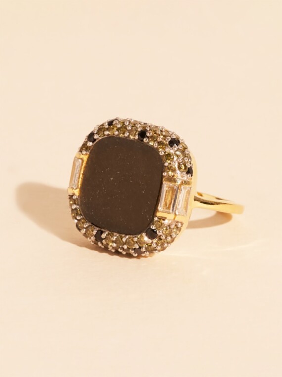 Bague Idylle. Obsidienne dorée et zircons. Dorure or fin 18 carats.