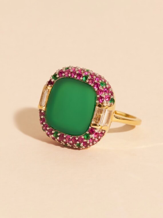 Bague Idylle. Onyx vert et zircons. Dorure or fin 18 carats.
