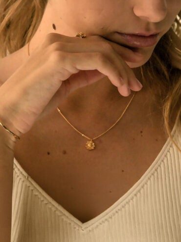 Bijoux fantaisie de créateurs 28 Collier marguerite - Collier fleur dorée - bijou femme