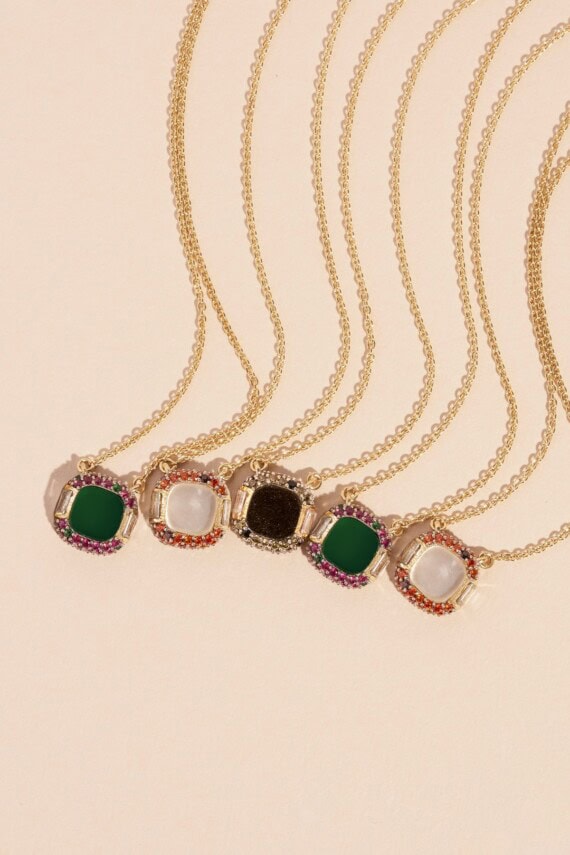 Collier Idylle en obsidienne dorée, collier idylle en onyx vert et collier idylle en nacre