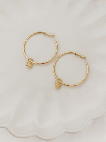 Grandes boucles créoles étoiles Sally dorées à l'or fin 24 carats