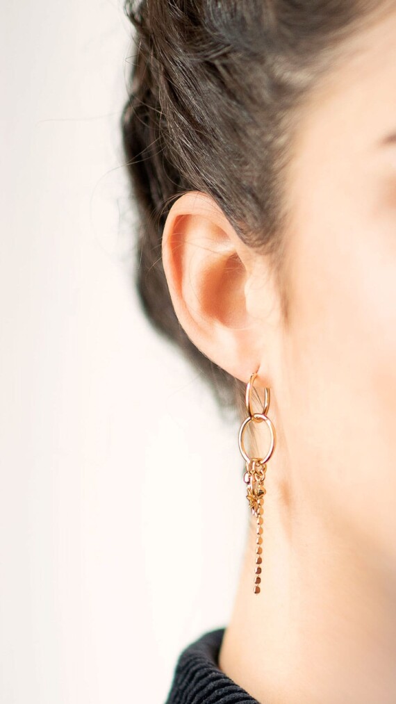 mono Boucle DREAM. Boucle d'oreille pendante à l'unité. Dorée à l'or fin.