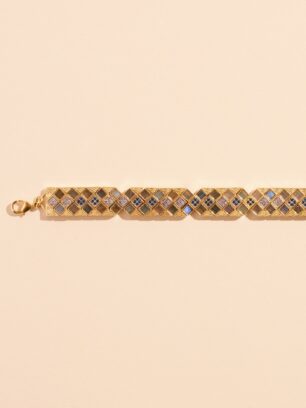 Bracelet Idylle en labradorite. Présentation de ce bijou Doré à l'or fin. Zoom sur une partie.