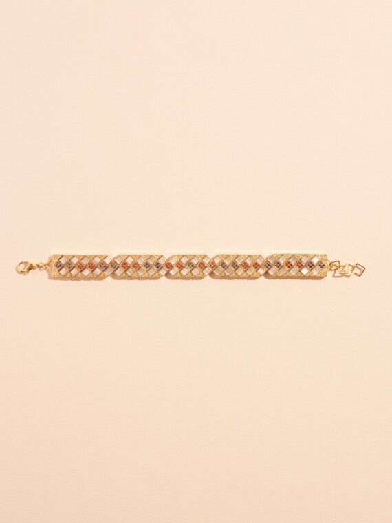 Bracelet Idylle en nacre. Présentation de ce bijou Doré à l'or fin. Zoom sur une partie.