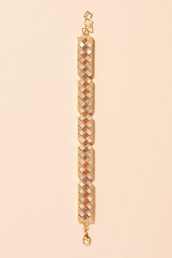Bracelet Idylle en nacre. Présentation de ce bijou Doré à l'or fin. Zoom sur une partie.