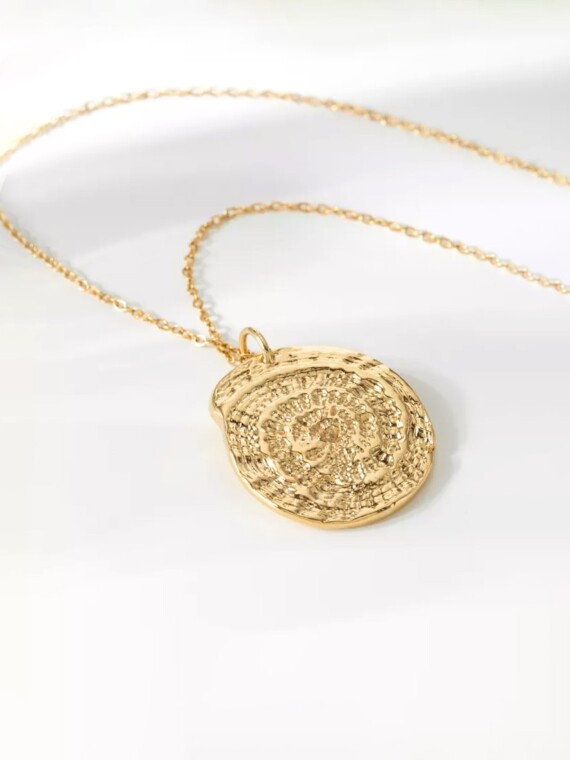 Collier médaille Vénus. zoom sur la médaille.