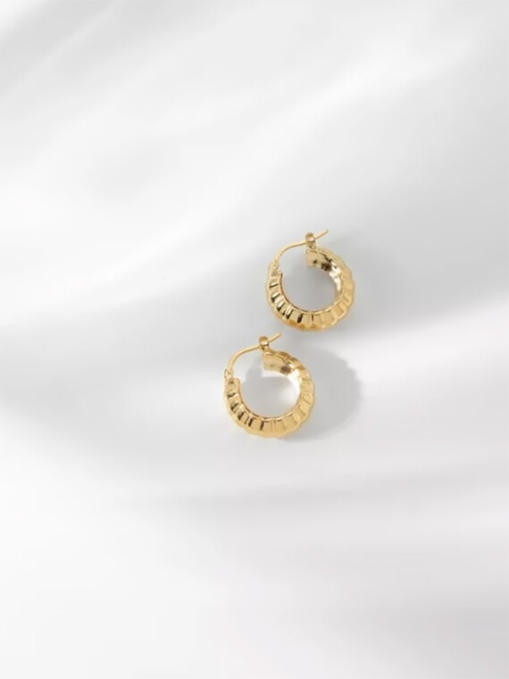 Petites créoles Vénus. Bijoux dorés à l'or fin.